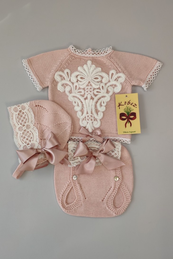 CONJUNTO BEBÉ NIÑA DE PERLÉ, ROSA EMPOLVADO. INCLUYE BRAGA Y CAPOTA. VERANO.