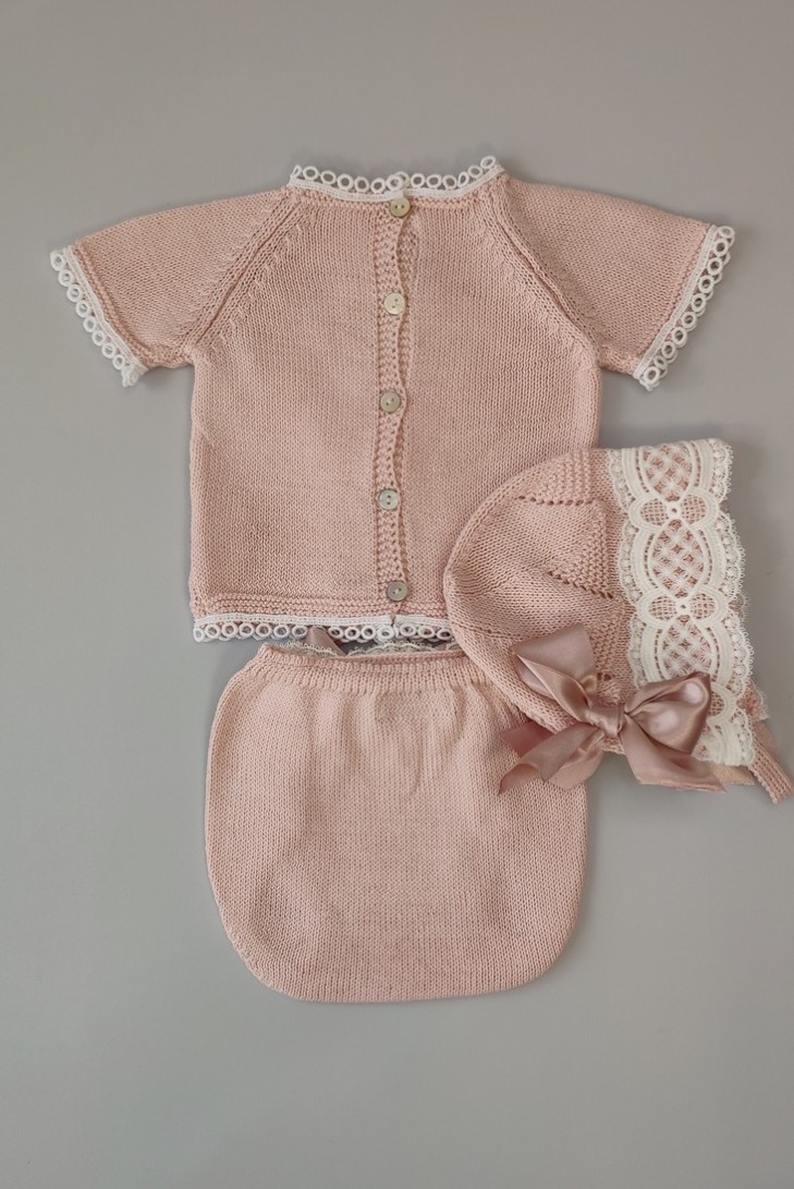 CONJUNTO BEBÉ NIÑA DE PERLÉ, ROSA EMPOLVADO. INCLUYE BRAGA Y CAPOTA. VERANO.