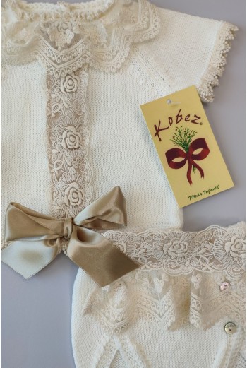 CONJUNTO BEBÉ NIÑA PERLÉ, BLANCO. INCLUYE BRAGA Y CAPOTA. VERANO. 2