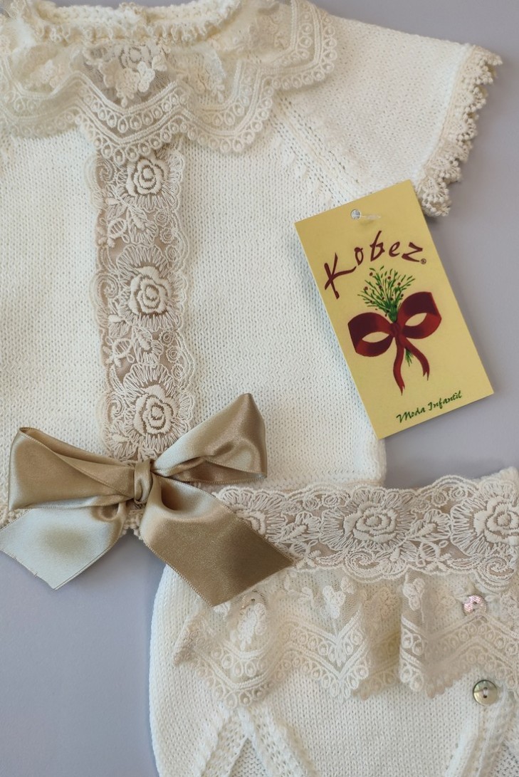 CONJUNTO BEBÉ NIÑA PERLÉ, BLANCO. INCLUYE BRAGA Y CAPOTA. VERANO.