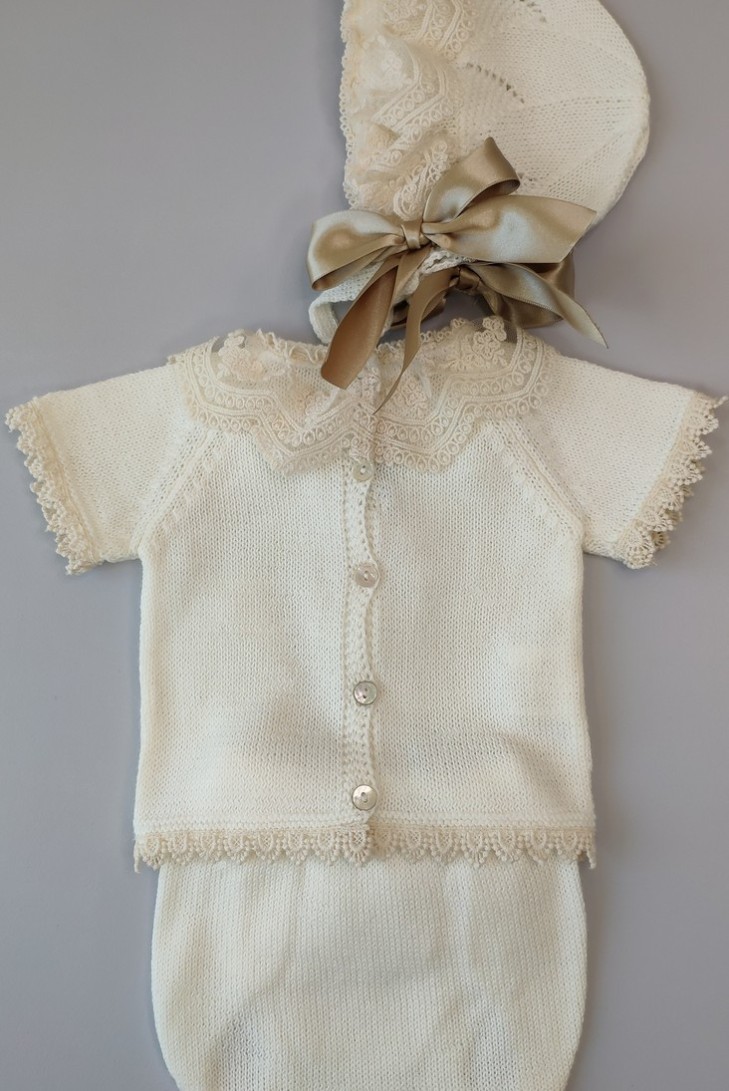 CONJUNTO BEBÉ NIÑA PERLÉ, BLANCO. INCLUYE BRAGA Y CAPOTA. VERANO.