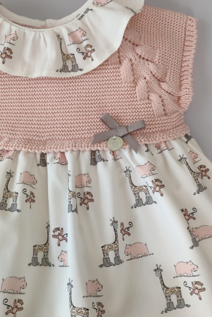 VESTIDO CON BRAGUITA "LITTLE JUNGLE" DE PANGASA BABY, ROSA EMPOLVADO. VERANO 22.