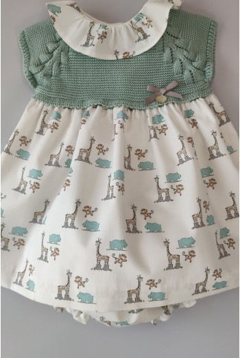 VESTIDO CON BRAGUITA "LITTLE JUNGLE" DE PANGASA BABY, VERDE EMPOLVADO. VERANO 22.