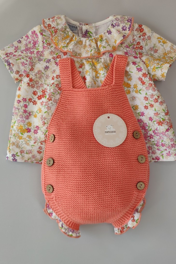CONJUNTO PETO NIÑA "SWEET OLIVE" DE PANGASA BABY, CORAL. VERANO 22.