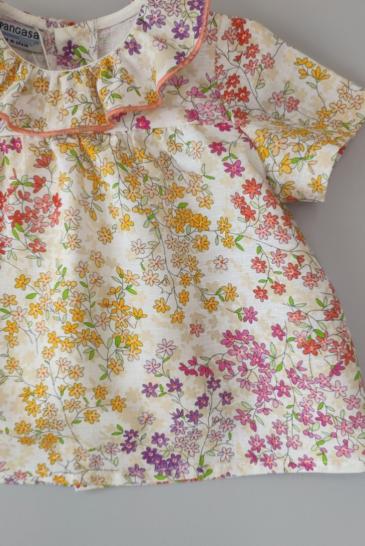 CONJUNTO PETO NIÑA "SWEET OLIVE" DE PANGASA BABY, CORAL. VERANO 22.