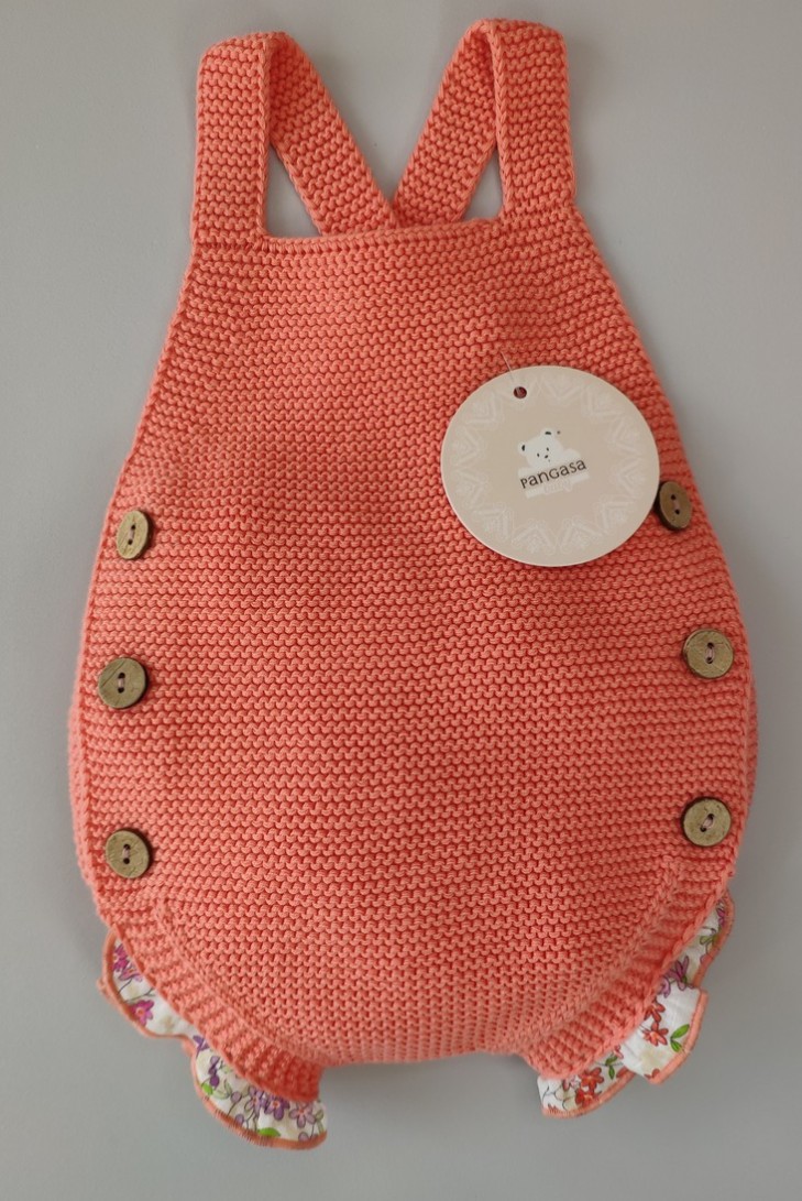 CONJUNTO PETO NIÑA "SWEET OLIVE" DE PANGASA BABY, CORAL. VERANO 22.