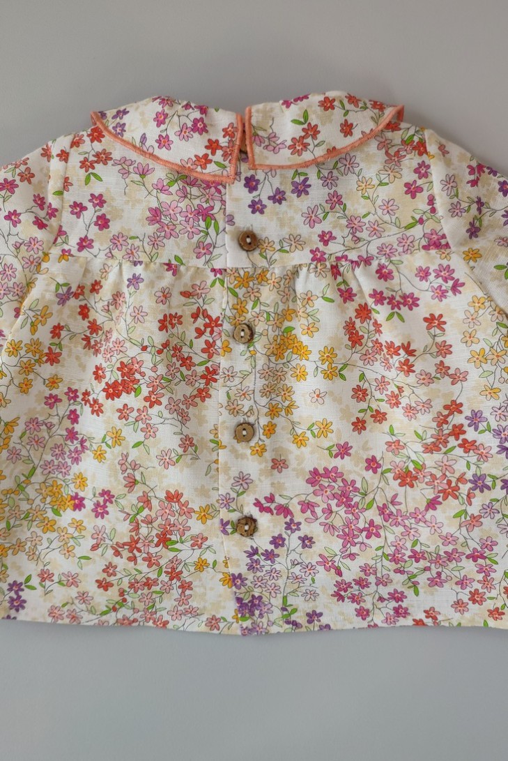 CONJUNTO PETO NIÑA "SWEET OLIVE" DE PANGASA BABY, CORAL. VERANO 22.