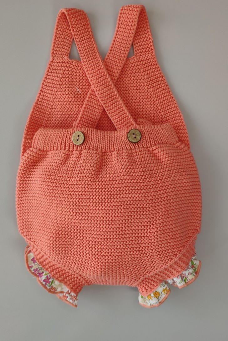 CONJUNTO PETO NIÑA "SWEET OLIVE" DE PANGASA BABY, CORAL. VERANO 22.