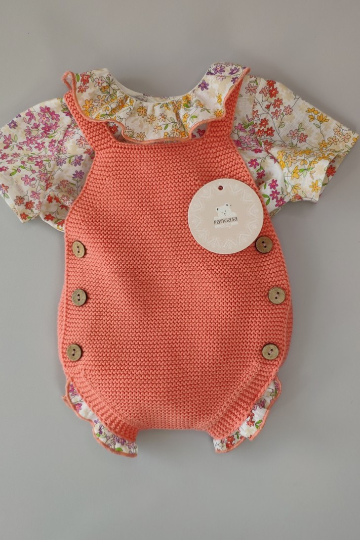 CONJUNTO PETO NIÑA "SWEET OLIVE" DE PANGASA BABY, CORAL. VERANO 22.