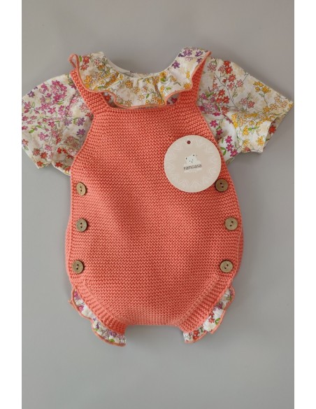 CONJUNTO PETO NIÑA "SWEET OLIVE" DE PANGASA BABY, CORAL. VERANO 22.