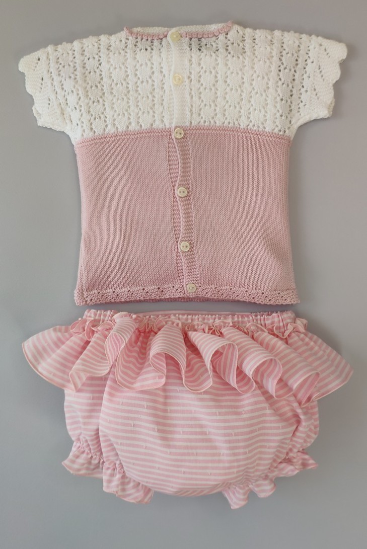 CONJUNTO NIÑA JERSEY Y CUBREPAÑAL RAYAS, BLANCO/ROSA NUDE. VERANO 22.