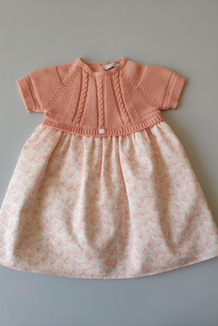 VESTIDO BEBÉ NIÑA ESTAMPADA COLOR SALMÓN OSCURO DE WEDOBLE.