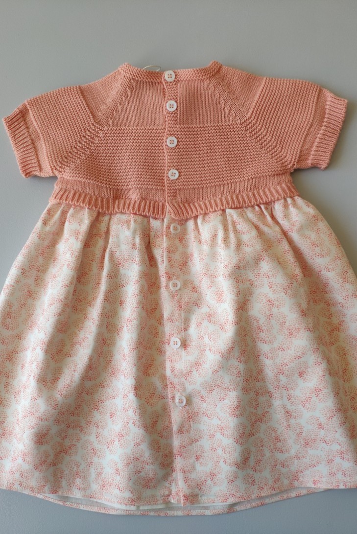 VESTIDO BEBÉ NIÑA ESTAMPADA COLOR SALMÓN OSCURO DE WEDOBLE.