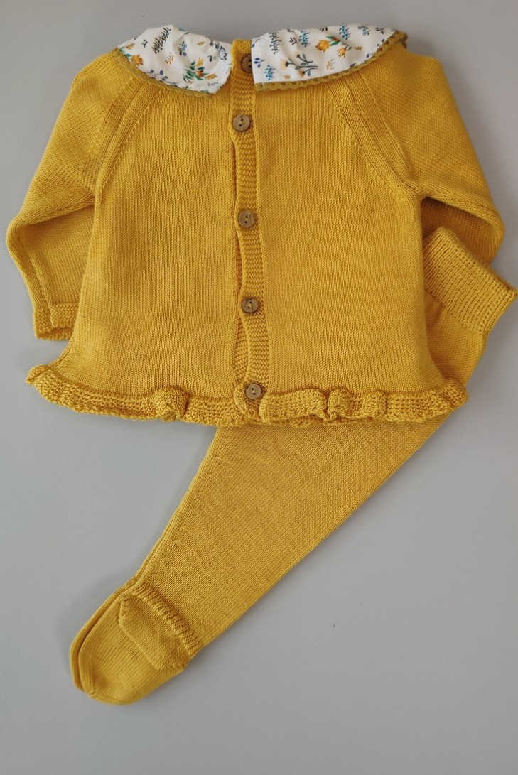 CONJUNTO PRIMERA PUESTA NIÑA "SPRING LOVER" DE PANGASA BABY, MOSTAZA. VERANO 22.