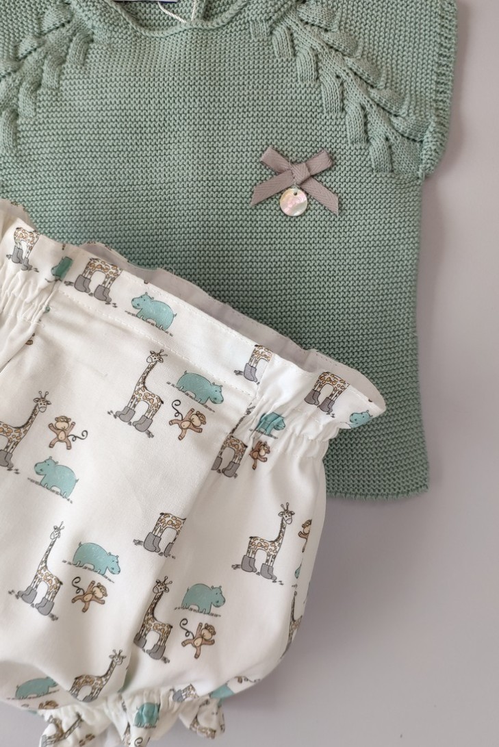 CONJUNTO NIÑA "LITTLE JUNGLE" DE PANGASA BABY, VERDE EMPOLVADO. VERANO 22.