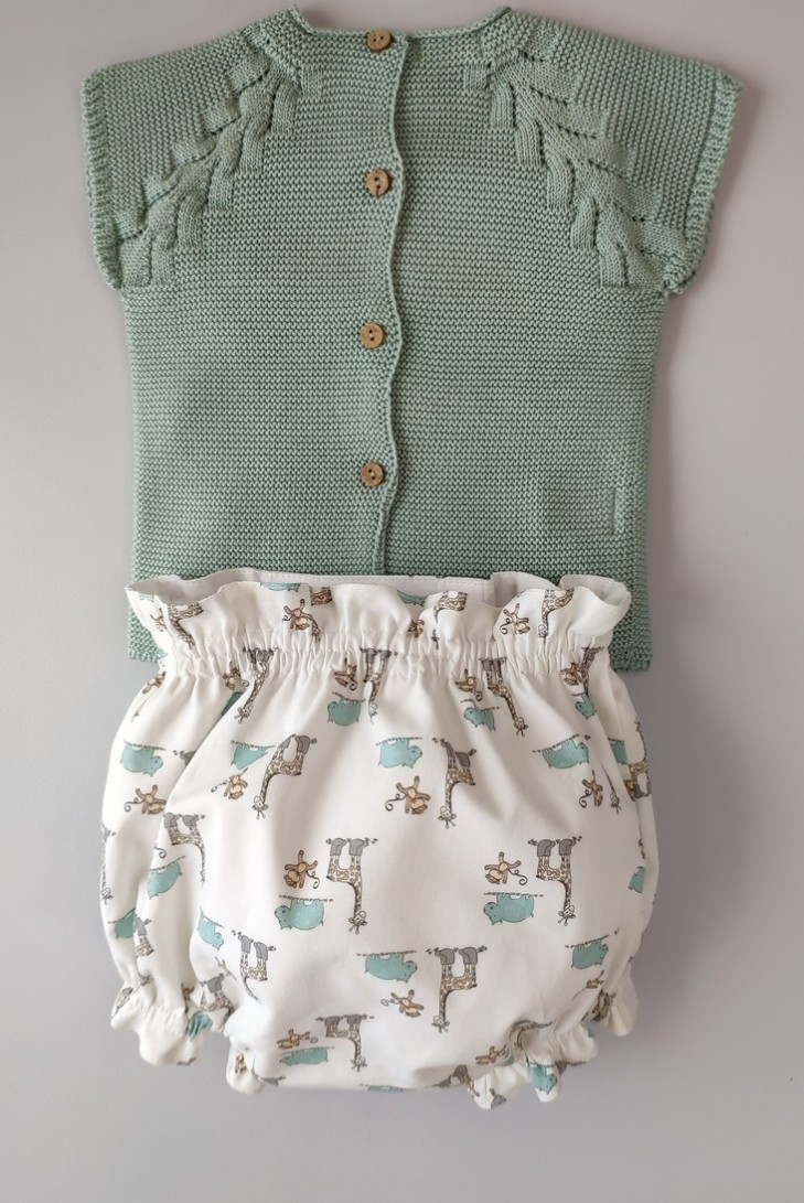 CONJUNTO NIÑA "LITTLE JUNGLE" DE PANGASA BABY, VERDE EMPOLVADO. VERANO 22.
