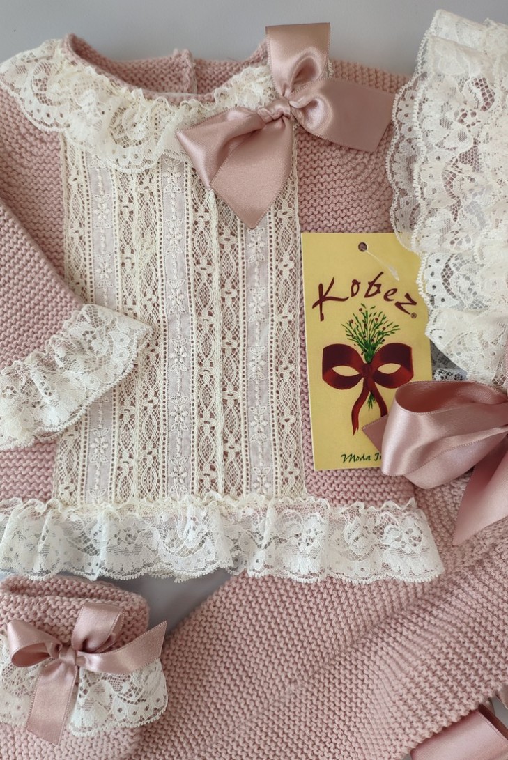 CONJUNTO UNISEX DE PUNTO (4 PIEZAS), ROSA EMPOLVADO. INVIERNO.