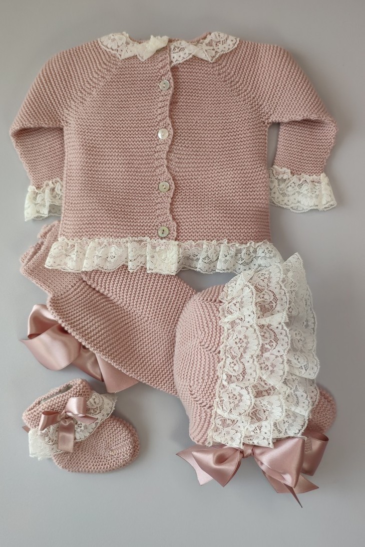 CONJUNTO UNISEX DE PUNTO (4 PIEZAS), ROSA EMPOLVADO. INVIERNO.