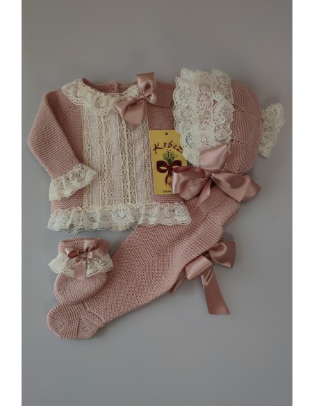 CONJUNTO UNISEX DE PUNTO (4 PIEZAS), ROSA EMPOLVADO. INVIERNO.