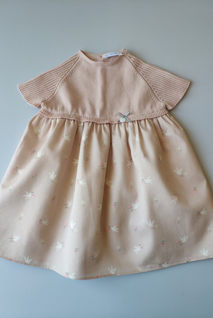 VESTIDO BEBÉ NIÑA ESTAMPADO PALOMAS COLOR ROSA MEDIO DE WEDOBLE.