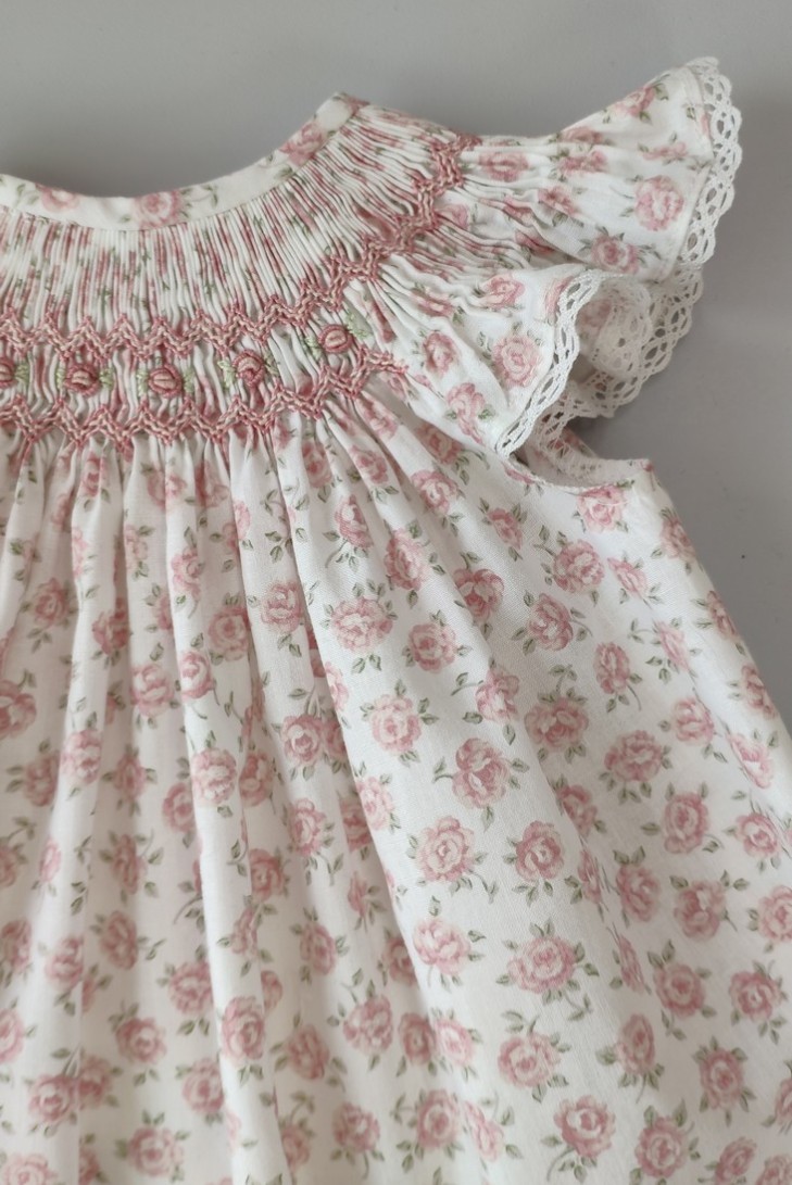 VESTIDO FLORES, ROSA. VERANO 23.
