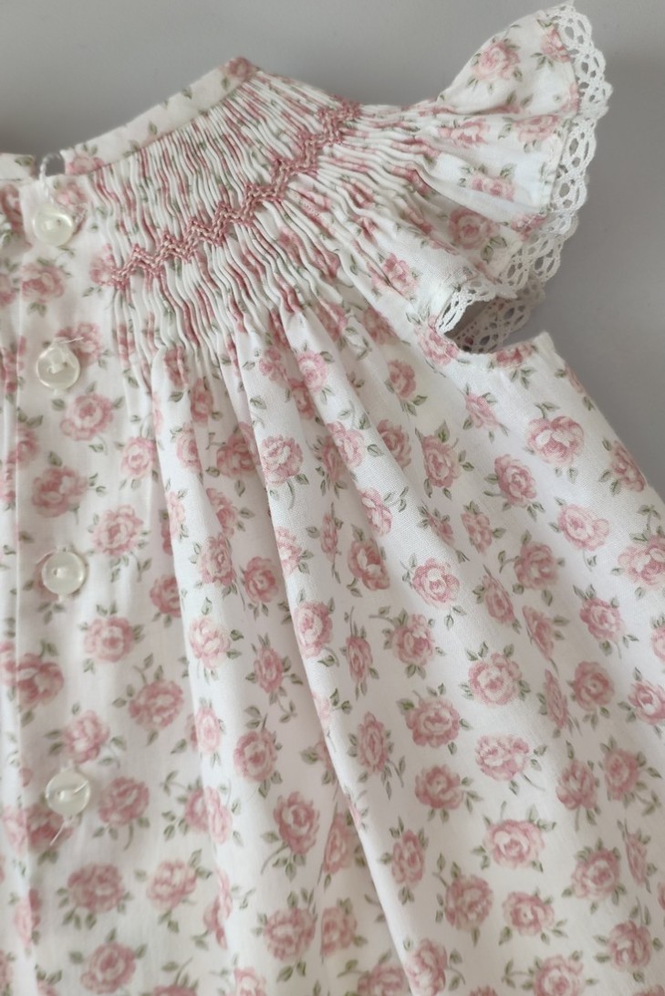 VESTIDO FLORES, ROSA. VERANO 23.
