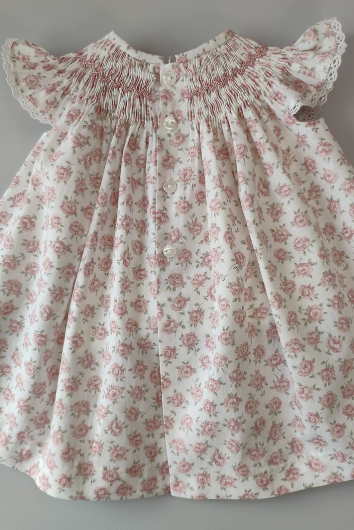 VESTIDO FLORES, ROSA. VERANO 23.
