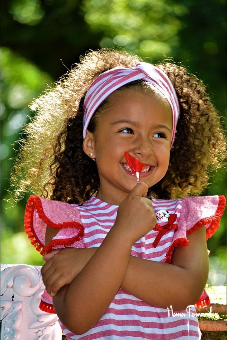CONJUNTO NIÑA BLUSA Y BOMBACHO COLECCIÓN CAMPANILLA, ROJO/BLANCO.NOMA FERNÁNDEZ. VERANO 23.