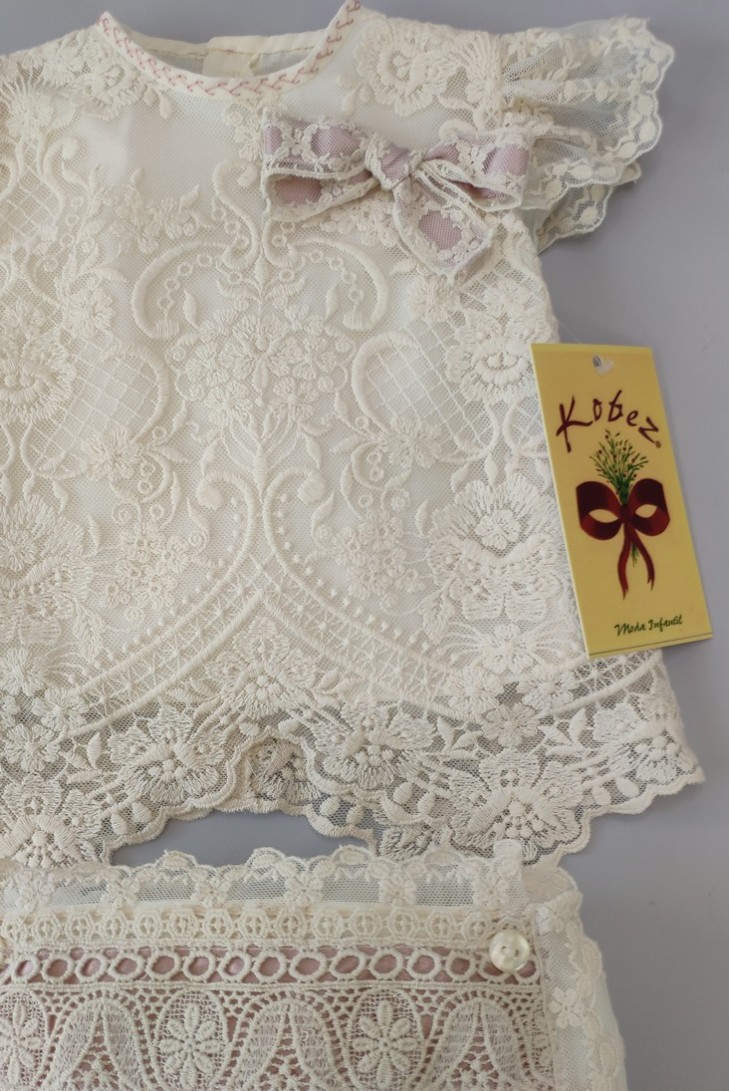CONJUNTO BLUSA, CUBREPAÑAL Y CAPOTA. VERANO.