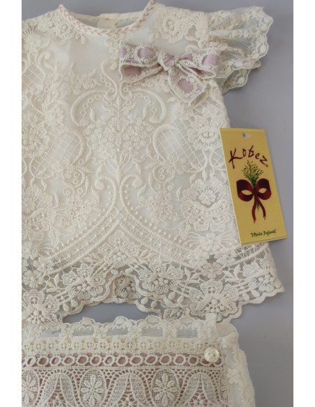 CONJUNTO BLUSA, CUBREPAÑAL Y CAPOTA. VERANO.