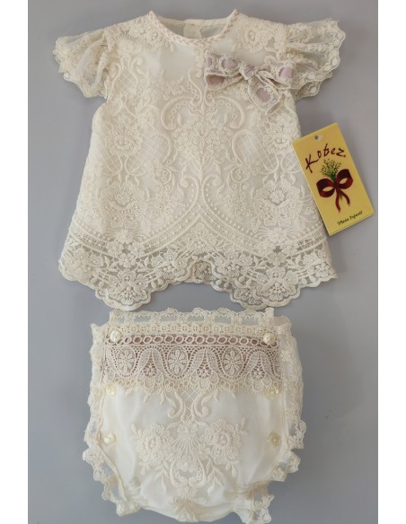 CONJUNTO BLUSA, CUBREPAÑAL Y CAPOTA. VERANO.
