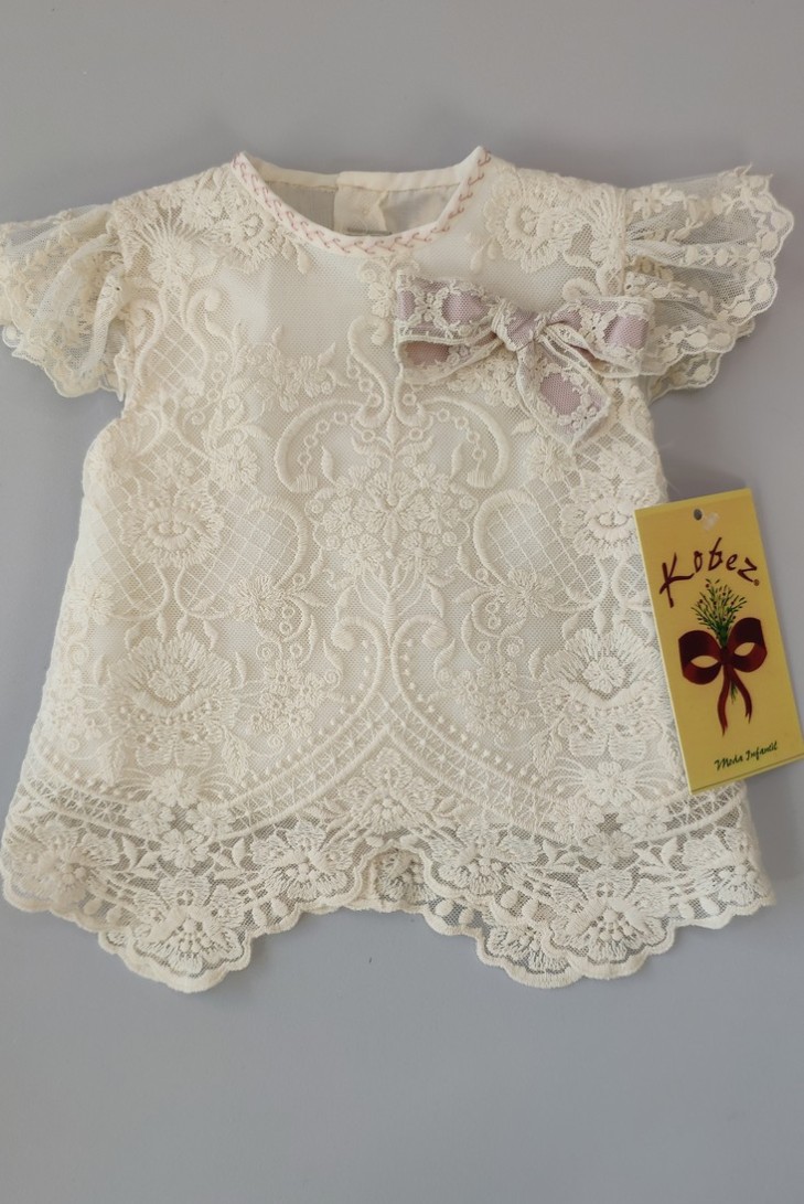 CONJUNTO BLUSA, CUBREPAÑAL Y CAPOTA. VERANO.
