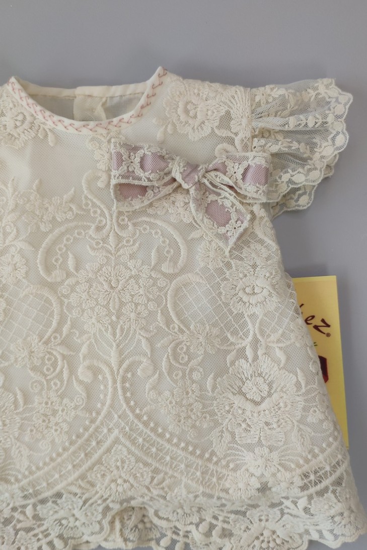 CONJUNTO BLUSA, CUBREPAÑAL Y CAPOTA. VERANO.
