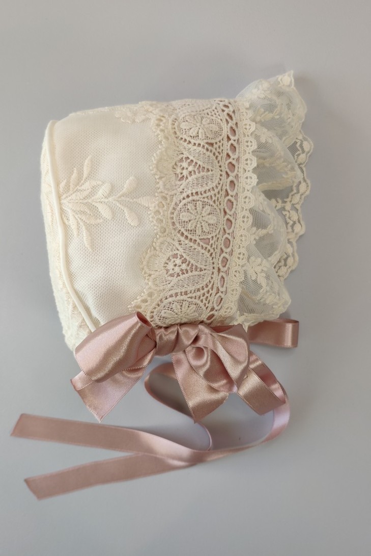 CONJUNTO BLUSA, CUBREPAÑAL Y CAPOTA. VERANO.