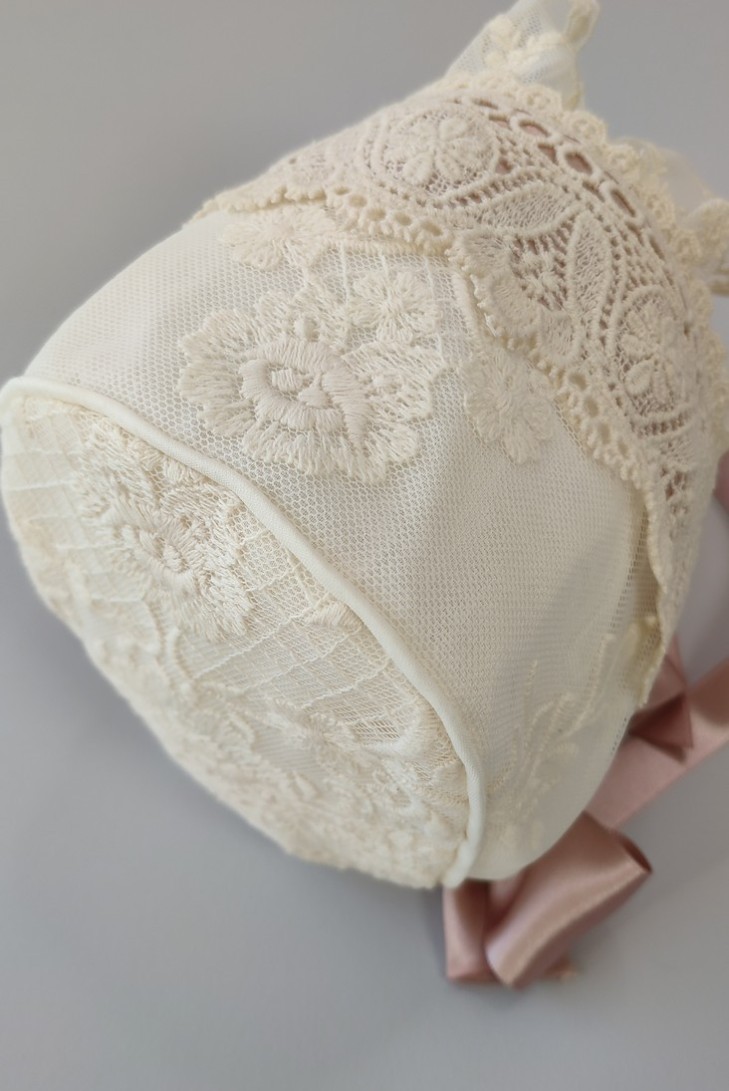 CONJUNTO BLUSA, CUBREPAÑAL Y CAPOTA. VERANO.