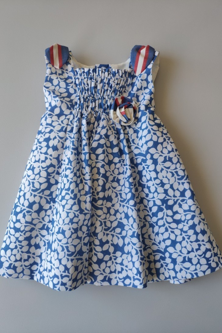 VESTIDO BEBÉ NIÑA SIN MANGAS ESTAMPADO AZUL FRANCIA DE VILLALOBOS.
