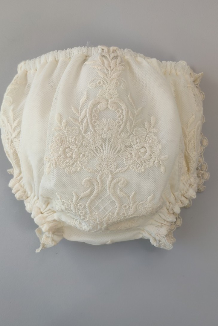 CONJUNTO BLUSA, CUBREPAÑAL Y CAPOTA. VERANO.