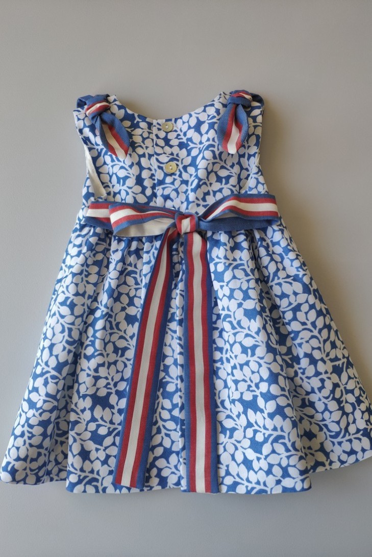 VESTIDO BEBÉ NIÑA SIN MANGAS ESTAMPADO AZUL FRANCIA DE VILLALOBOS.