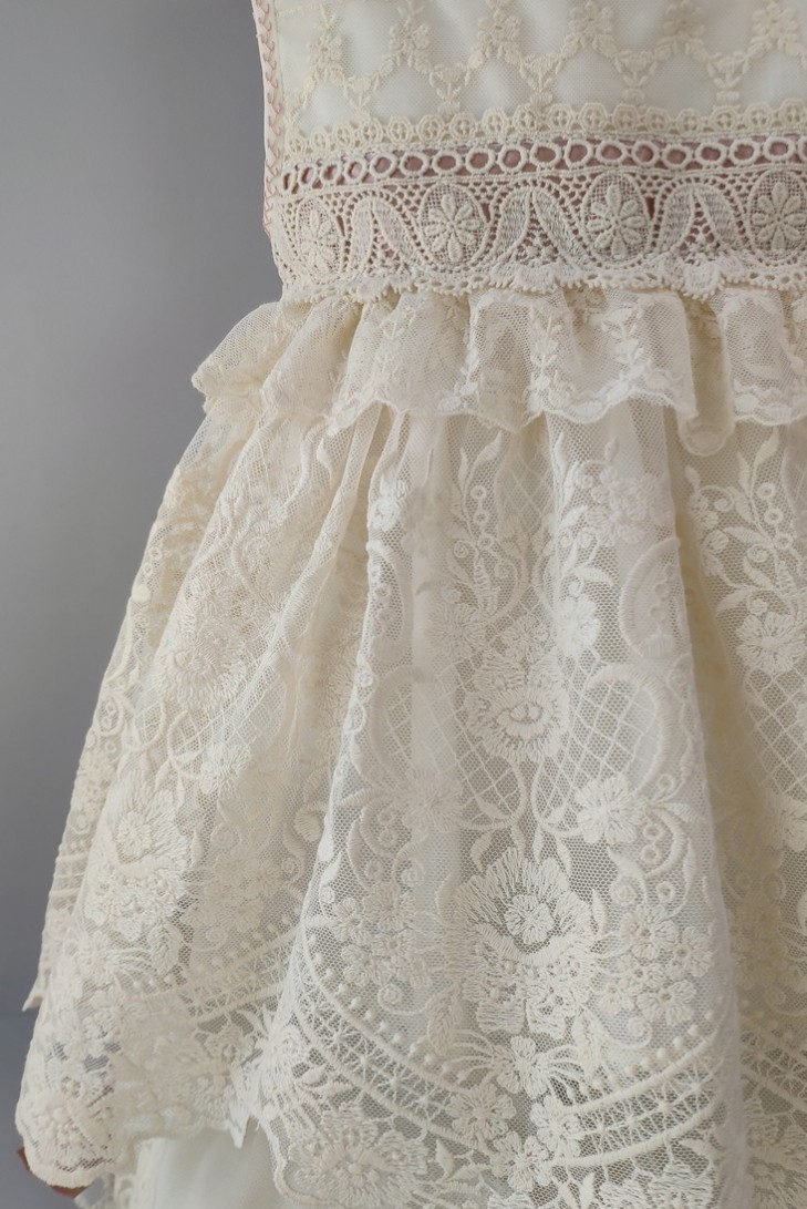 VESTIDO, BRAGUITA Y CAPOTA. VERANO.