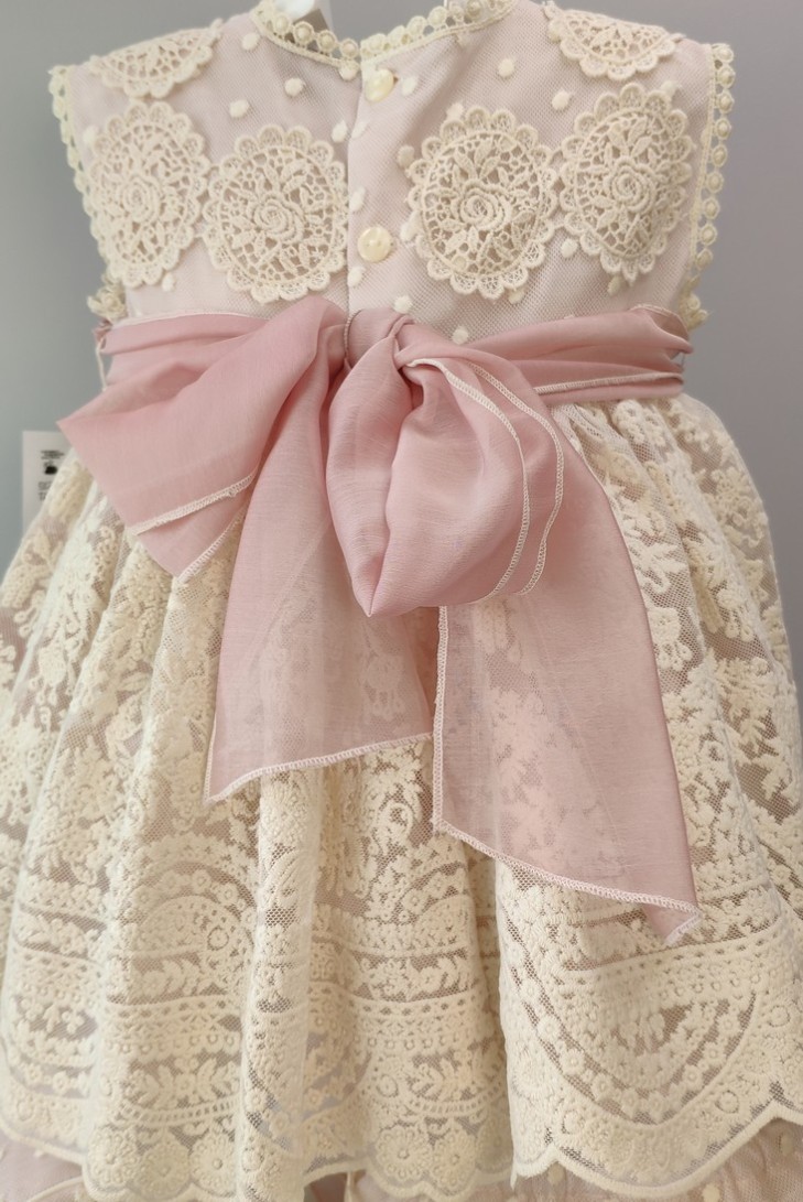 VESTIDO, BRAGUITA Y CAPOTA, CEREMONIA.