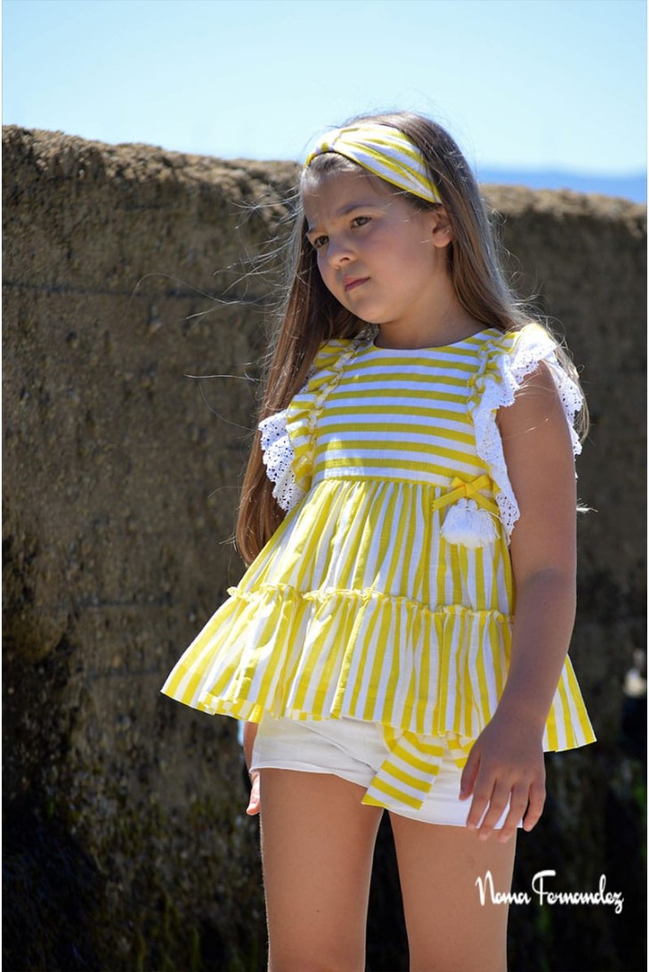 CONJUNTO NIÑA BLUSÓN Y SHORT COLECCIÓN LEMON, AMARILLO/BLANCO.NOMA FERNÁNDEZ. VERANO 23.