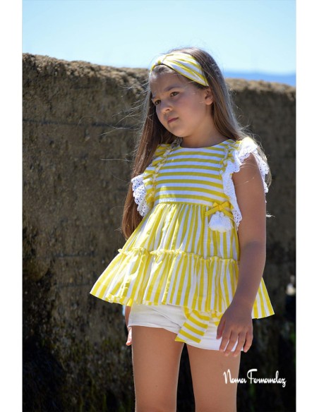 CONJUNTO NIÑA BLUSÓN Y SHORT COLECCIÓN LEMON, AMARILLO/BLANCO.NOMA FERNÁNDEZ. VERANO 23.