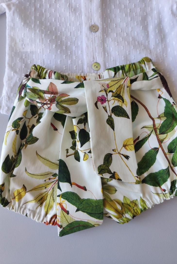 CONJUNTO BEBÉ NIÑA CAMISA Y POLOLO ESTAMPADO BOTÁNICO DE VILLALOBOS.
