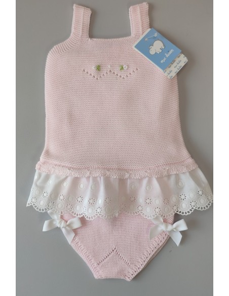 CAMISETA BORDADA A MANO Y BRAGUITA "MANZANILLA", ROSA. VERANO 23.