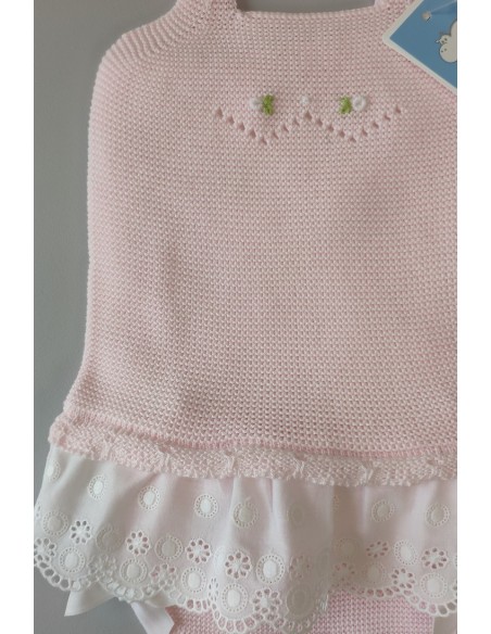 CAMISETA BORDADA A MANO Y BRAGUITA "MANZANILLA", ROSA. VERANO 23.