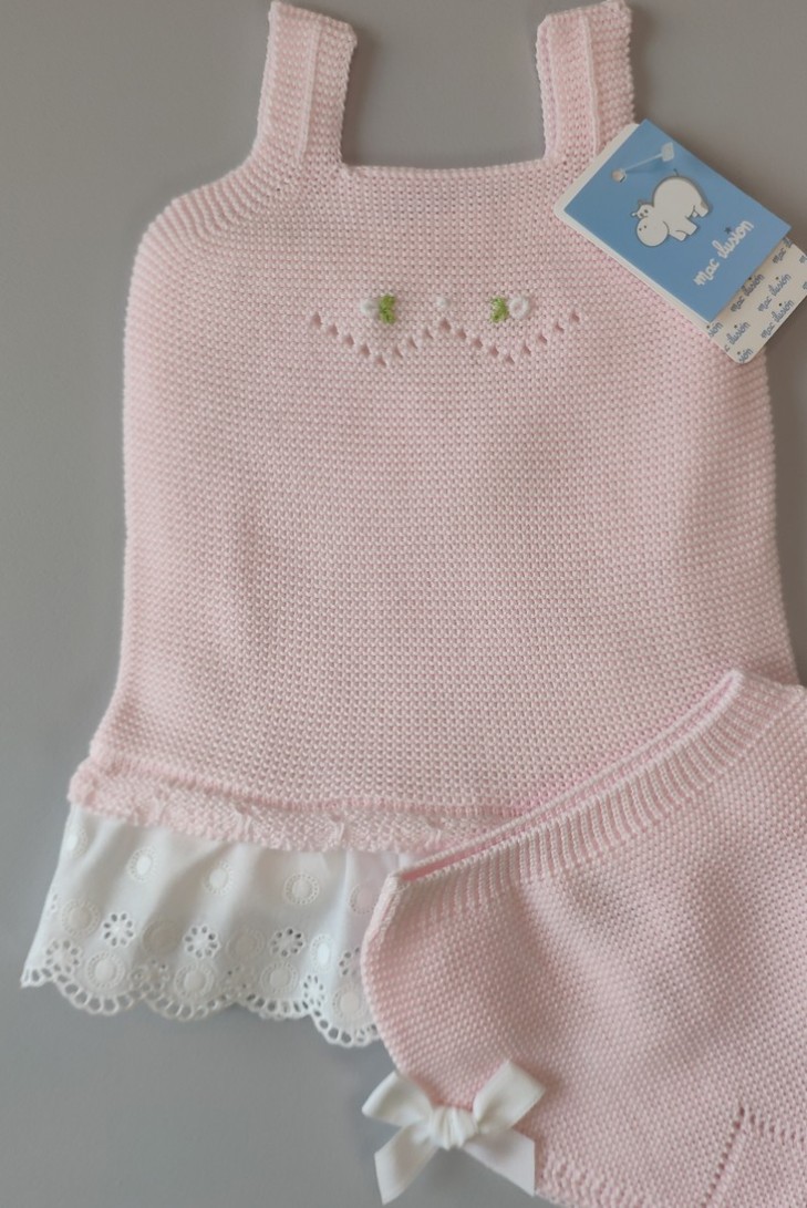 CAMISETA BORDADA A MANO Y BRAGUITA "MANZANILLA", ROSA. VERANO 23.