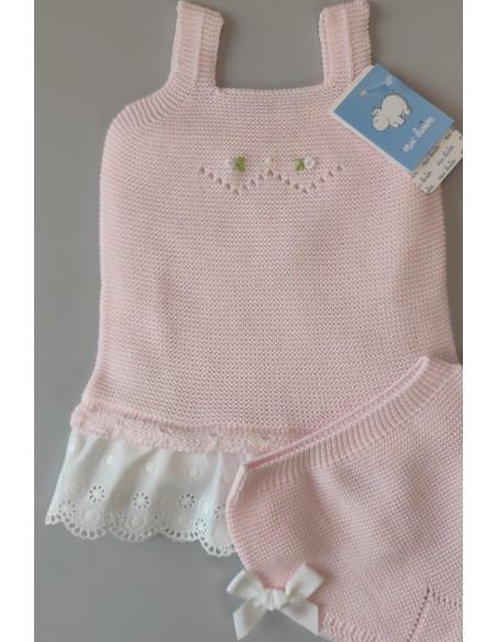 CAMISETA BORDADA A MANO Y BRAGUITA "MANZANILLA", ROSA. VERANO 23.