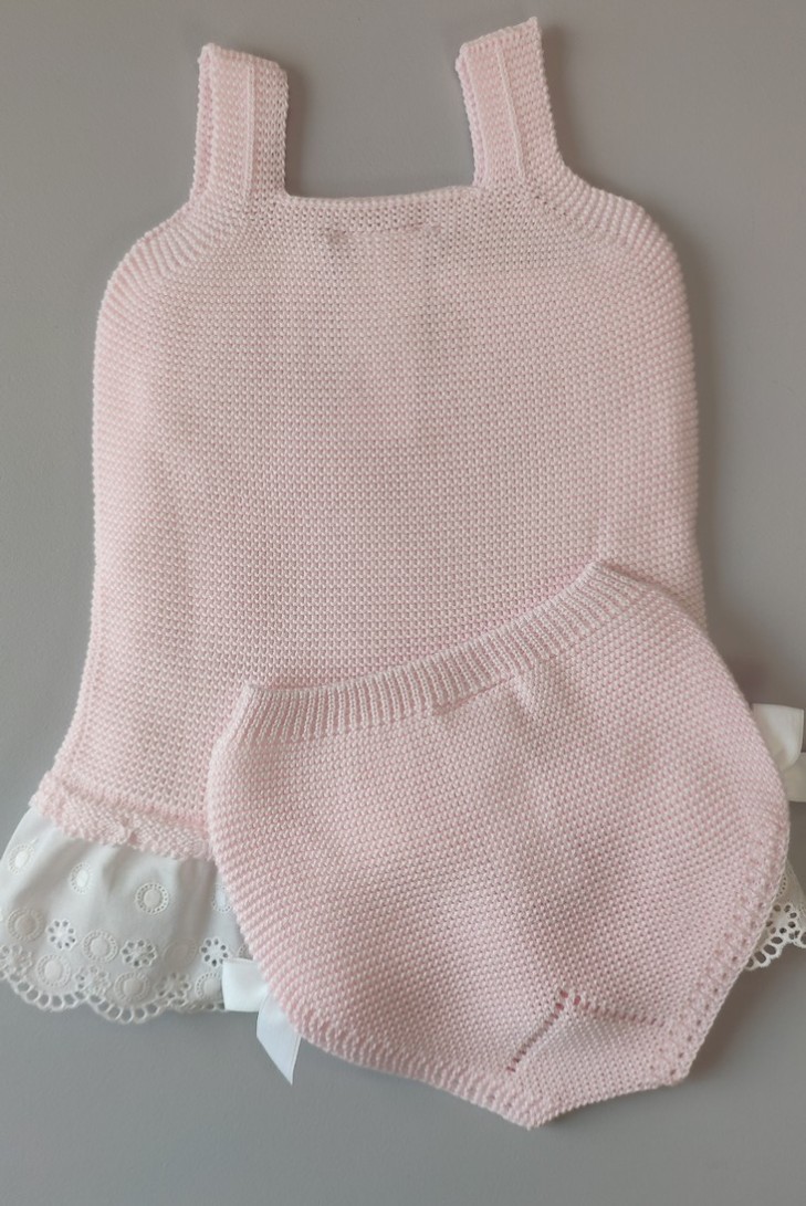 CAMISETA BORDADA A MANO Y BRAGUITA "MANZANILLA", ROSA. VERANO 23.
