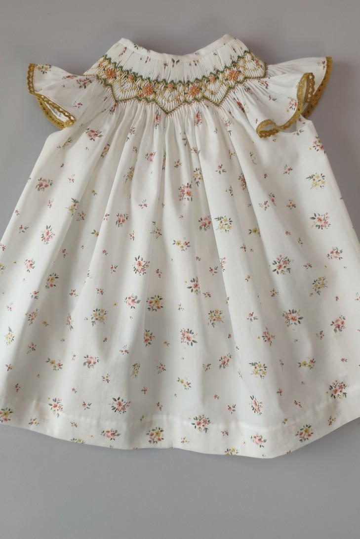 VESTIDO FLORES, TOSTADO. VERANO 23.
