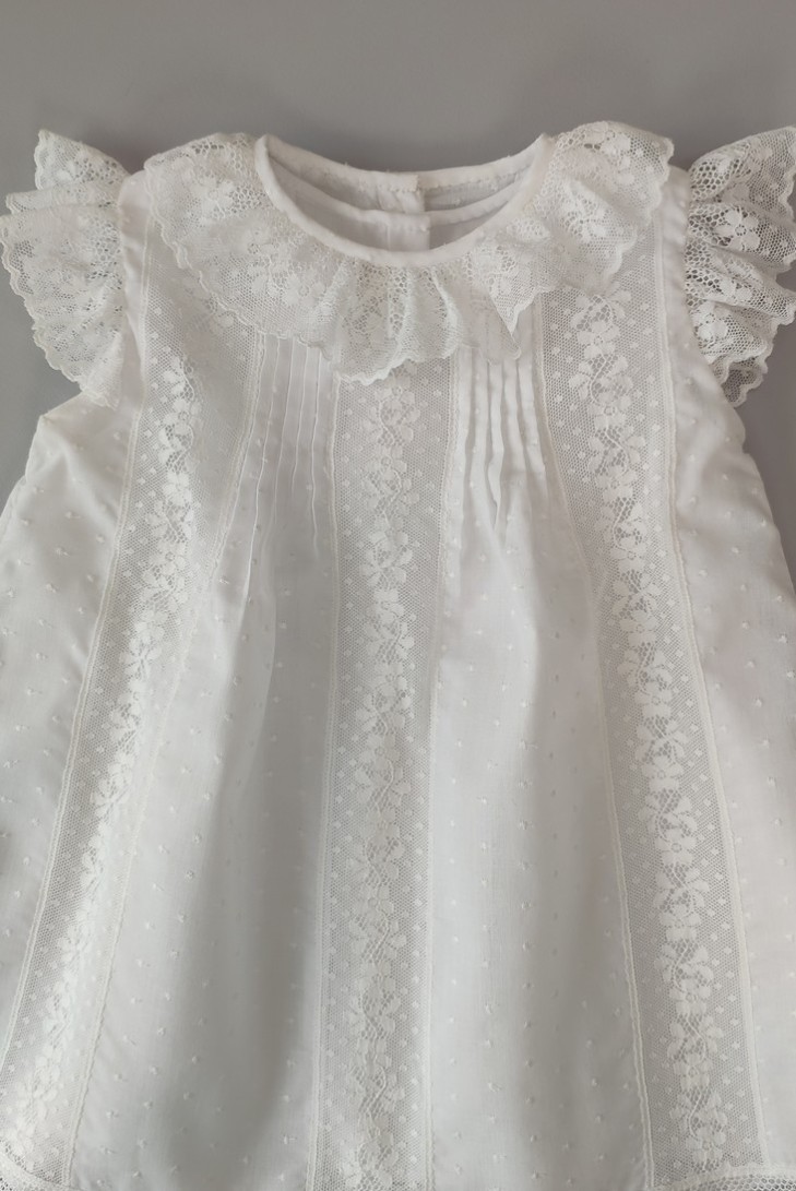 VESTIDO PUMETI CON ENCAJES, BLANCO.